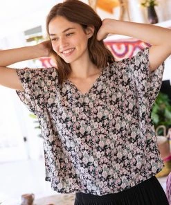 Natural Life CLOTHES Easy V-Neck Top