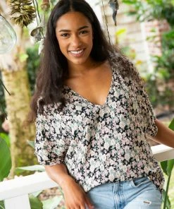 Natural Life CLOTHES Easy V-Neck Top