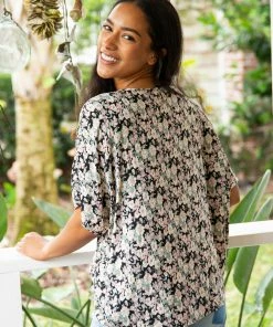 Natural Life CLOTHES Easy V-Neck Top